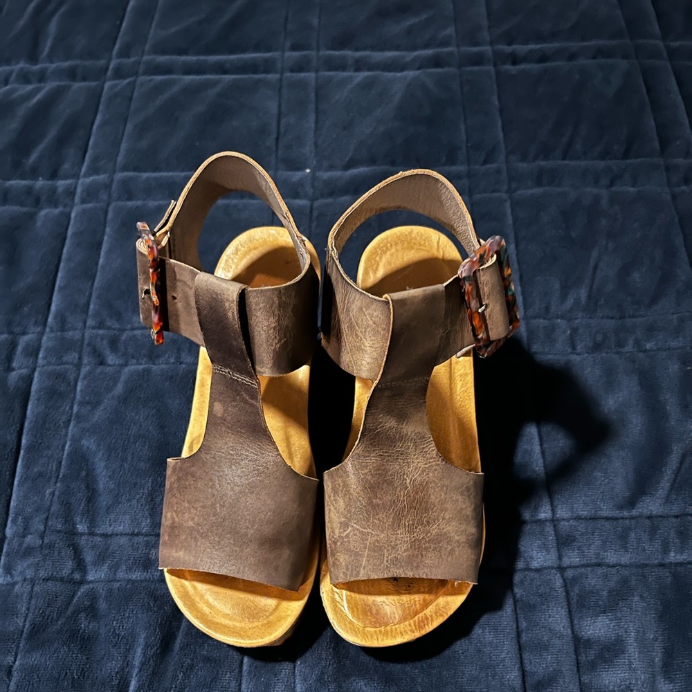 Brown wedges